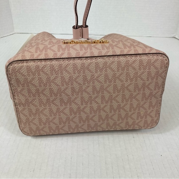 Michael Kors Suri  SM Bucket Crossbody - Picture 2 of 8